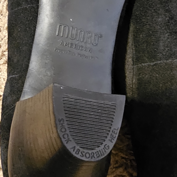 Munro Francee Booties Black Suede Boot Heels Sz 8 - Picture 2 of 10